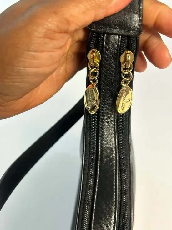 Vintage Etienne Aigner Black Genuine Leather Shoulder Bag with Gold Hardware - Picture 5 of 9